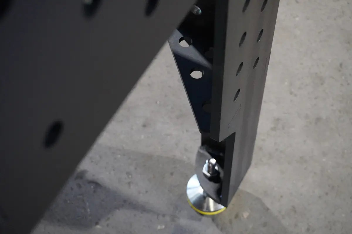 Detailaufnahme von Tischbein und Stellfuss am 3D Schweisstisch PREMIUM D16