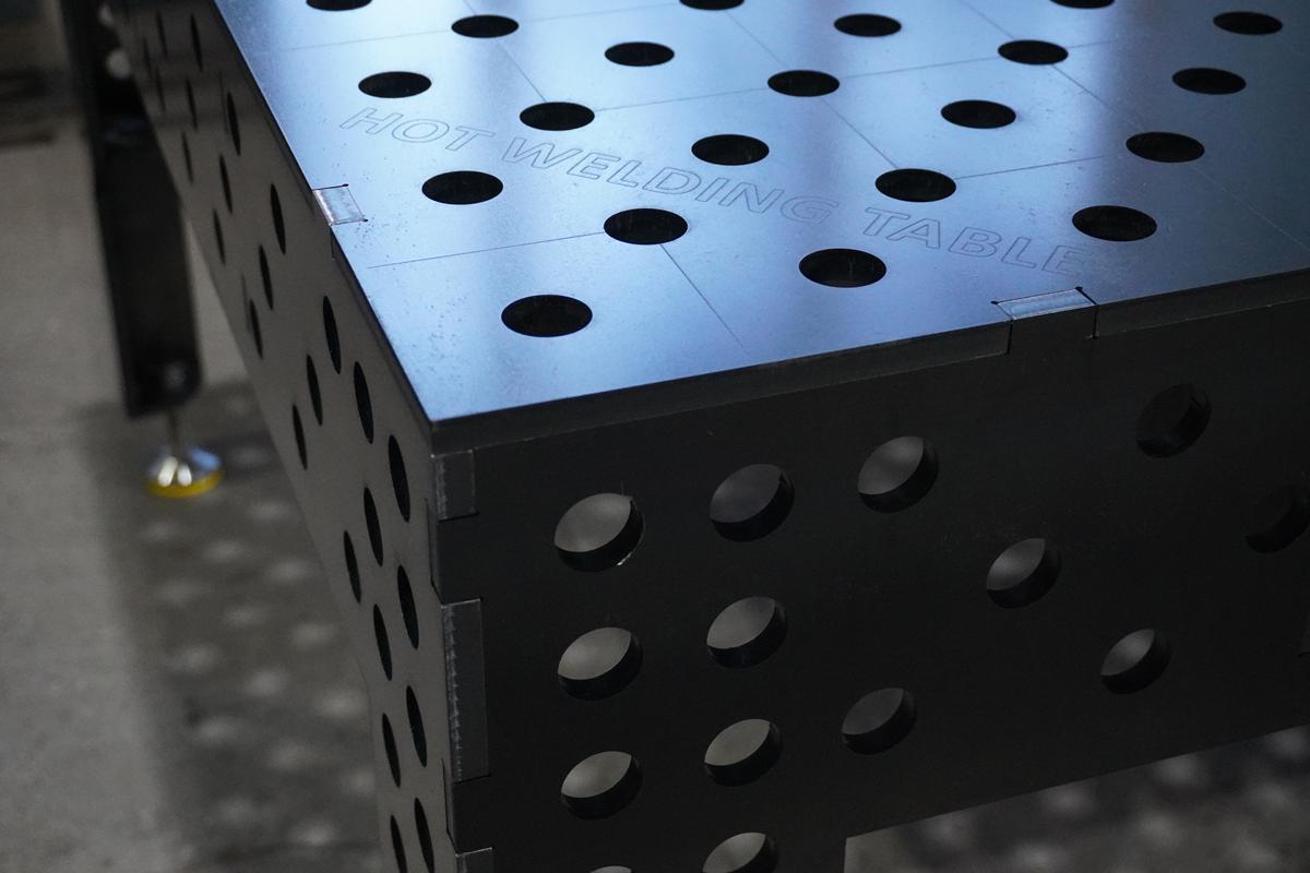 3D Schweißtisch PREMIUM D28 | 1500×1000×200×12 mm
Robuste Profi-Arbeitsfläche für maximale Präzision im D28-Lochsystem.
