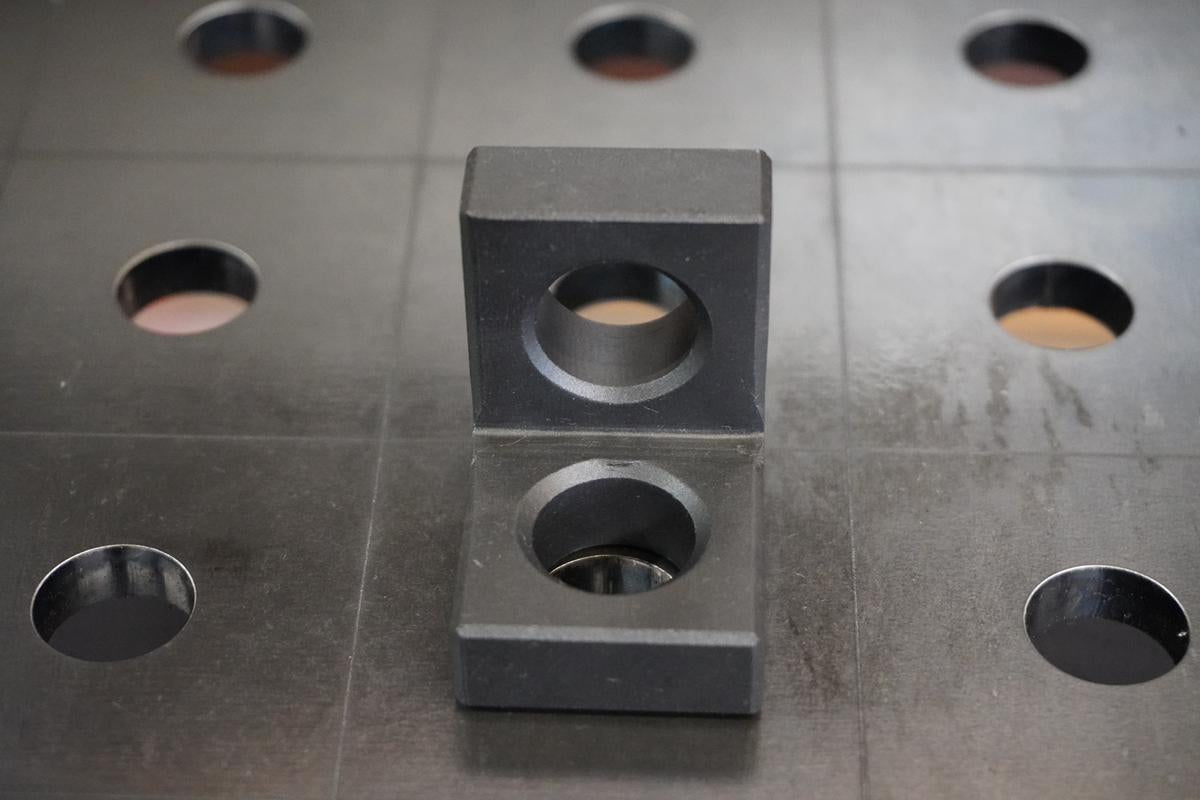 Anschlag-Spannwinkel D16 Nitriert – 40×30×40×12 mm