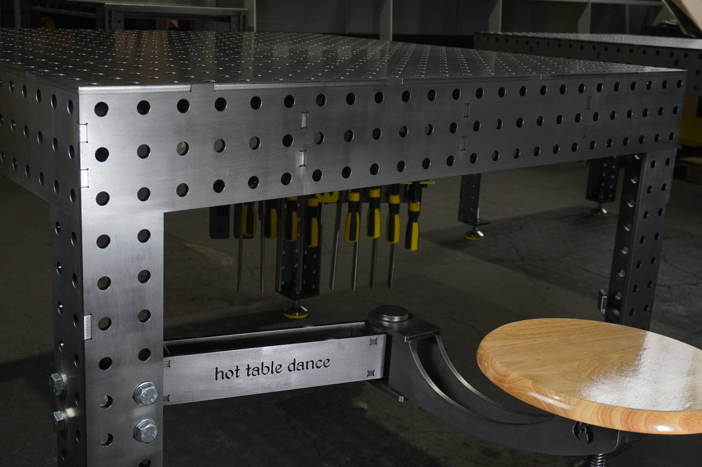 Schwebehocker| Arbeitshocker für Schweißtisch 