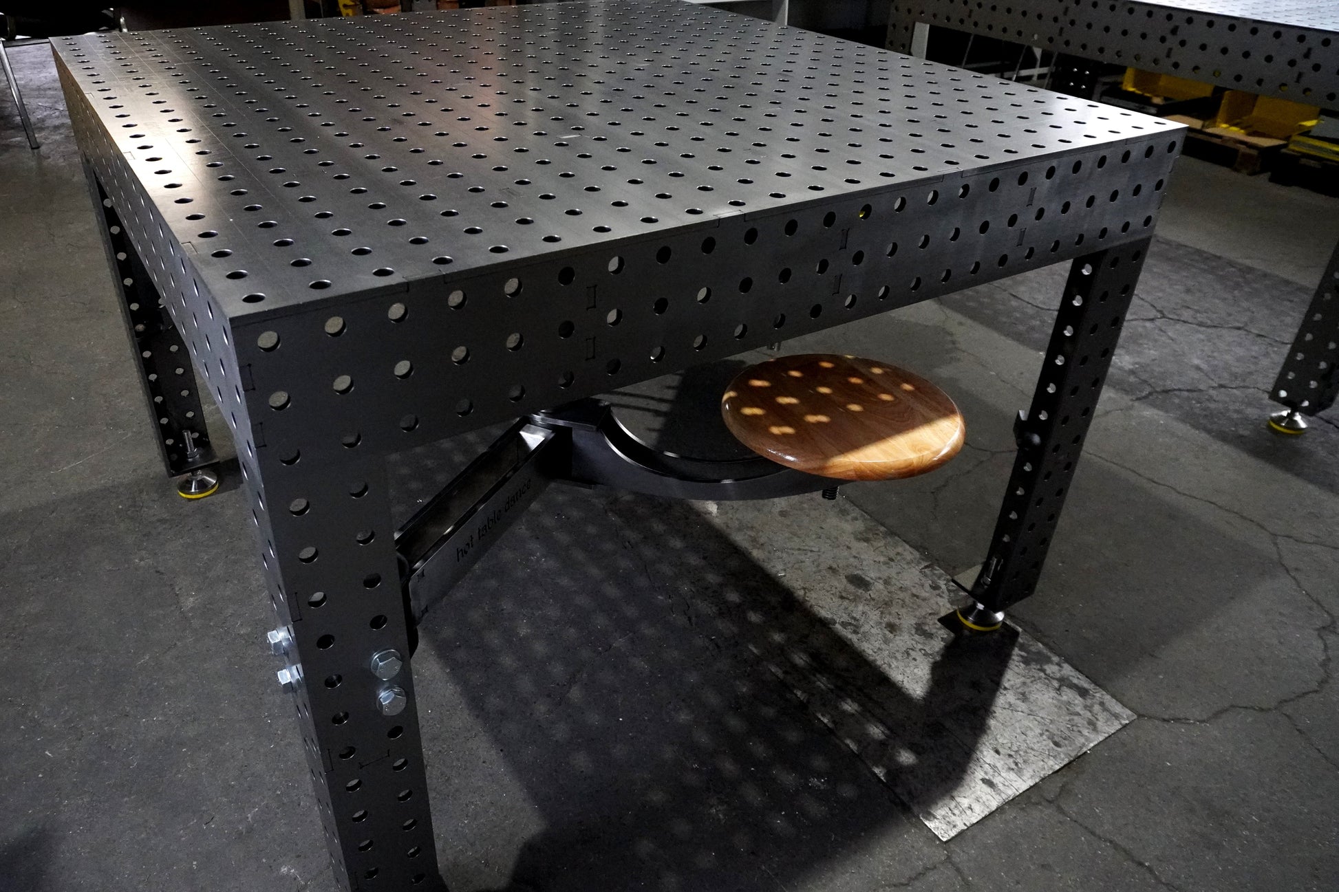 Schwebehocker| Arbeitshocker für Schweißtisch 