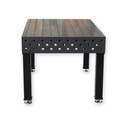 PROFI D28 Schweisstisch 1500 × 1000 mm, plasmanitriert – Frontansicht entlang der schmalen Tischseite