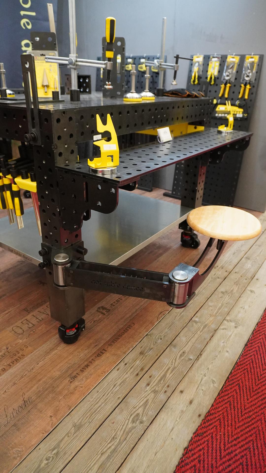 Schwebehocker| Arbeitshocker für Schweißtisch