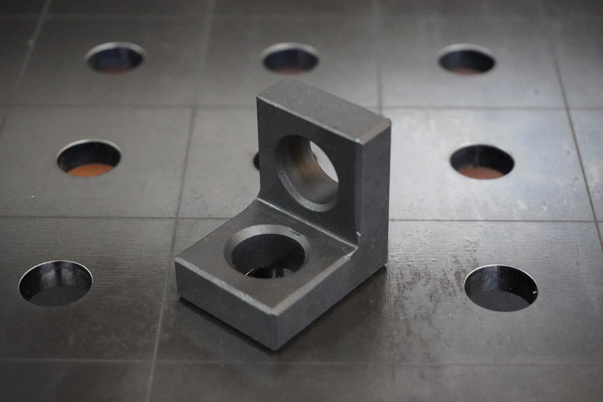 Anschlag-Spannwinkel D16 Nitriert – 40×30×40×12 mm