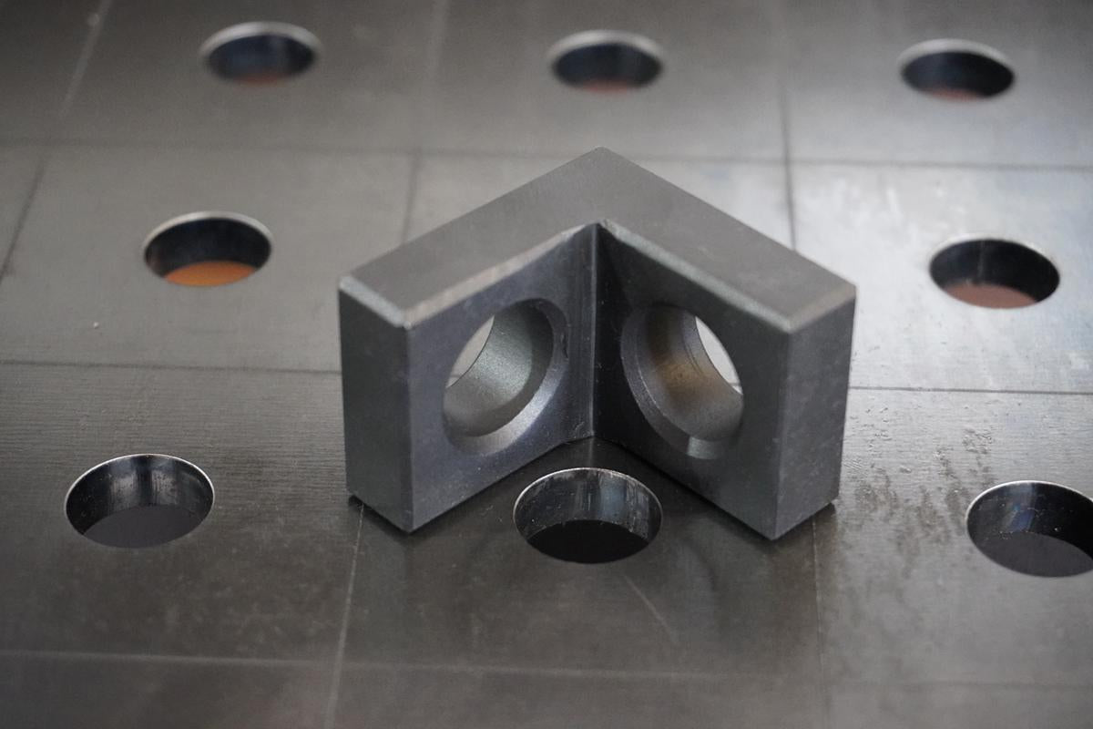 Anschlag-Spannwinkel D16 Nitriert – 40×30×40×12 mm