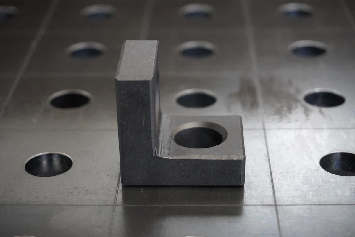 Anschlag-Spannwinkel D16 Nitriert – 40×30×40×12 mm