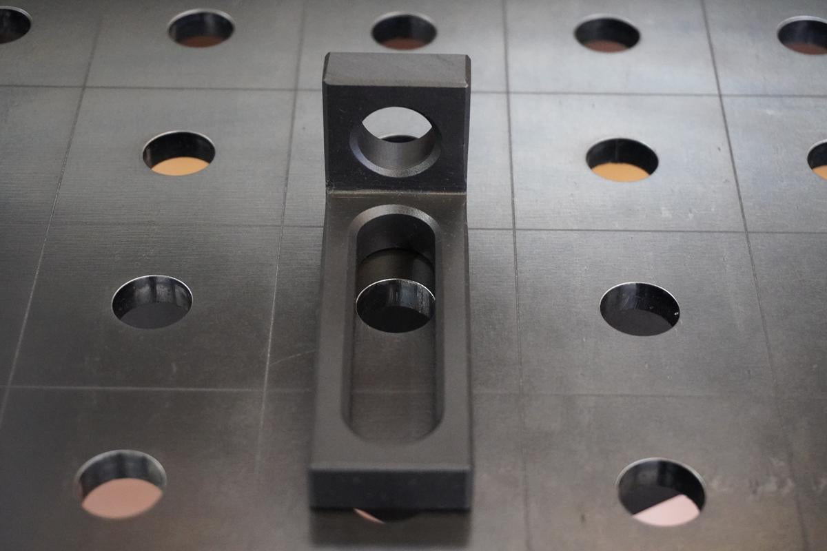 Anschlag-Spannwinkel D16 Nitriert – 90×30×40×12 mm