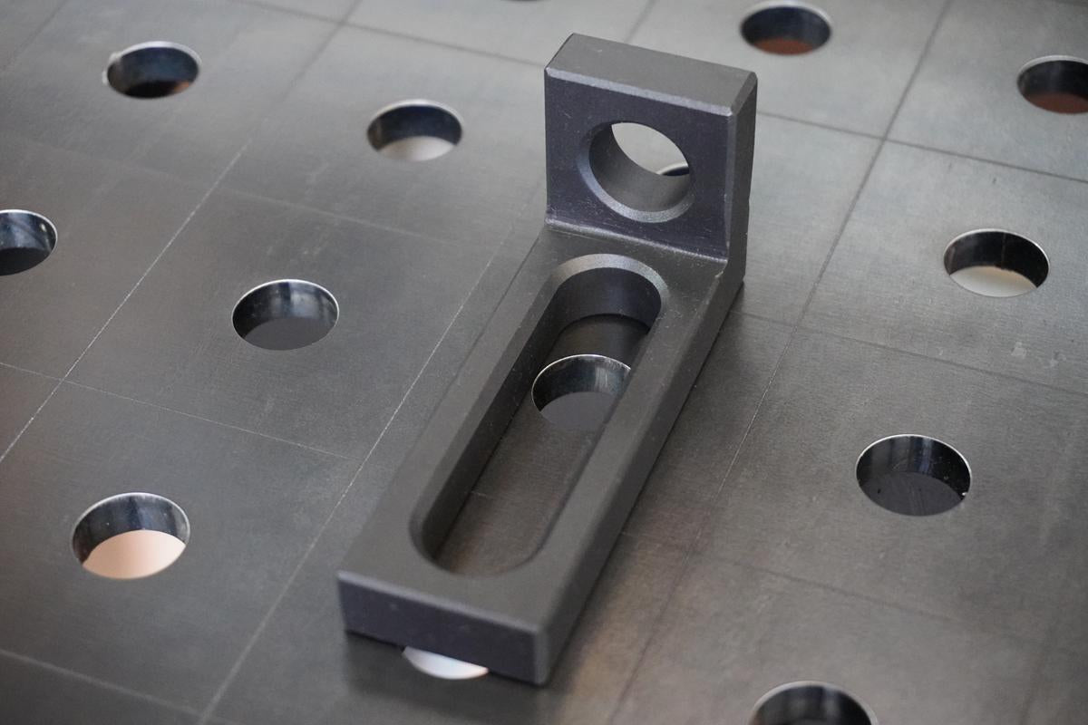 Anschlag-Spannwinkel D16 Nitriert – 90×30×40×12 mm