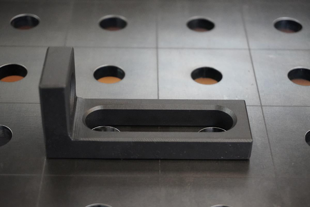 Anschlag-Spannwinkel D16 Nitriert – 90×30×40×12 mm