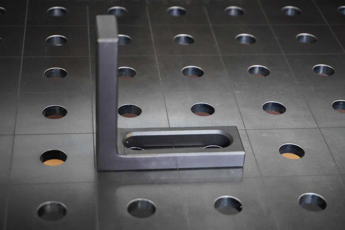 Anschlag-Spannwinkel D16 | 90x30x90x12mm - 2x Langloch