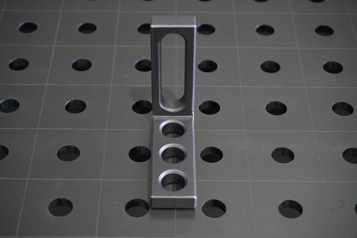 vAnschlag-Spannwinkel D16 | 90x30x90x12mm - 3x Rundoloch - 1x Langloch