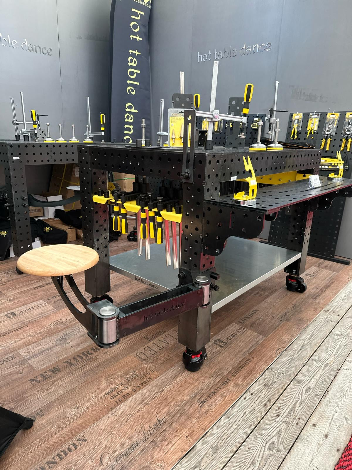 Schwebehocker| Arbeitshocker für Schweißtisch 